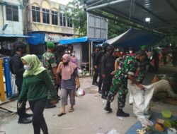 Babinsa dan Brimob Polda Riau Melaksanakan Patroli Sebagai Sinergitas TNI-Polri Dalam Penegakan Kesehatan di Wilayah Kota Pekanbaru