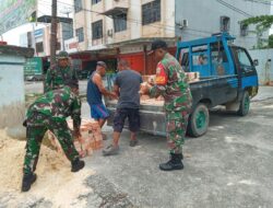 Babinsa dan Warga Bergotong Royong Membuat Kampung Pancasila di Jalan  Sumatera Kel. Sialang Sakti 