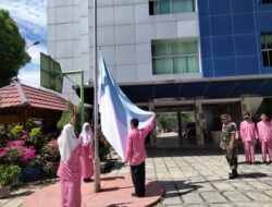 Babinsa Kampung Bandar Melatih Upacara Bendera Kepada Siswa-siswi SMK Muhammadiyah 1