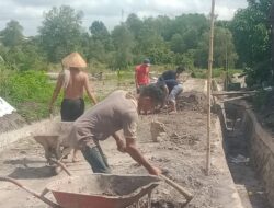 Warga RT. 06 Dusun 03 Adakan Giat Gotong Royong Merapikan Badan Jalan Baru Selesai Dibangun PUPR Kabupaten Bangka