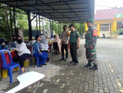 Danposramil Kulim Beserta Babinsa Sialang Rampai Memonitor  Gebyar Vaksinisasi Merdeka di SMKN 6 Jalan Seroja