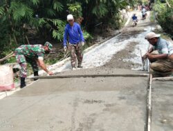 Babinsa Bersama Masyarakat Kerja Bakti Cor Jalan