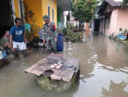 Babinsa Koramil 05/Sail Pantau Banjir di Wilayah Binaan