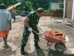 Peduli Sarana Ibadah, Babinsa Gotong Royong Pembangunan Masjid Al Muttaqin