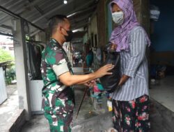 Susuri Lorong Sempit, Dandim 0735/Surakarta Bagikan Sembako Kepada Masyarakat Kurang Mampu Dan Orang Tua Jompo