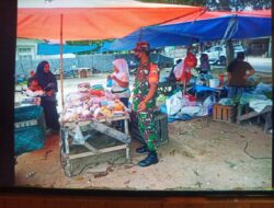 Babinsa Bambu Kuning Komsos Bersama Pedagang Di Pasar Tradisional Berikan Sosialisasi Kebersihan Sampah