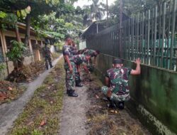 Jum’at Bersih, Anggota Koramil 05/Sail Dipimpin Batih Tuud Bersihkan Lingkungan Sekitaran Mako