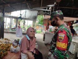 Susuri Pasar, Kopda Edo Bayu Laksanakan Himbauan Prokes