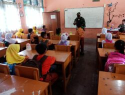 Komsos Di SDN 148 Pekanbaru, Babinsa Berikan Pemahaman Tentang Pancasila