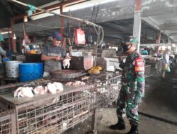 Babinsa Sukamulia Himbau Prokes Di Pasar Tradisional 