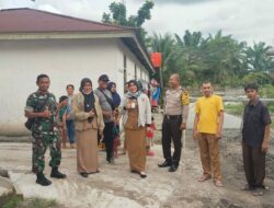 Babinsa Bersama Lurah dan Babinkamtibmas Tinjau Semenisasi Jalan di Wilayah Binaan