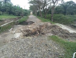 “Warga Keluhkan Jalan Dusun di Desa Pertapaan Rusak Butuh Perhatian Pemerintah Kabupaten Serdang Bedagai ?!”