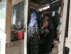 Sertu Jamil Candra Melaksanakan Kegiatan Masuk Dapur Babinsa dan Berikan Sembako 