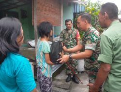 Susuri Gang Sempit, Dandim 0735/Surakarta Bagikan Sembako Gratis Kepada Masyarakat Kurang Mampu