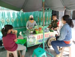 Sertu Rokhani Sasar Komsosnya Dengan Pedagang Kaki Lima