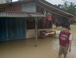 Kampung Waru Sake Desa Mekar Sari Kecamatan Panimbang Pandeglang Banten di Landa Banjir