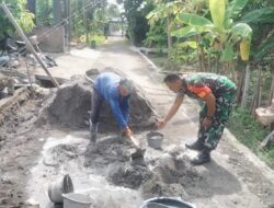 Babinsa Bantu Pembuatan Pondasi Rumah Milik Warga Binaan