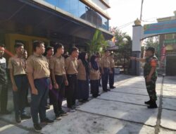 Babinsa Kelurahan Kampung Bandar Melatih PBB Dan Tata Upacara Bendera Di SMK MUTU