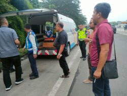 Diduga Sakit, Seorang Pengemudi Truk Meninggal Dunia di Gate Tol Sentul Utara 2 Bogor