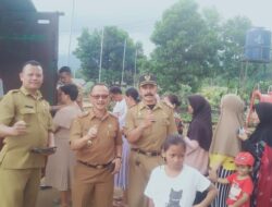 CAMAT CIBEUREUM PIMPIN LANGSUNG PROSESI PENJUALAN BERAS MURAH DI TIGA DESA