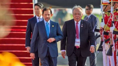 Hari Kedua KTT ke-42 ASEAN, Menteri PUPR Basuki Hadimuljono Sambut Kedatangan Yang Dipertuan Agung Sultan Brunei Darussalam