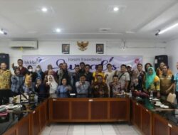 DR. MUSLIM, KADIS KOMINFO PROPINSI KALSEL DAMPINGI KEPALA PERWAKILAN BKKBN KALSEL DI ACARA JUMPA PERS MENGENAI STUNTING