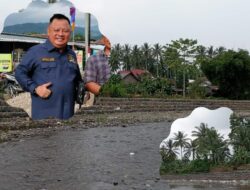 Warga Apresiasi Drs. H. Mukhlis Basri, M.Si Atas Terealisasi Bronjong Sungai Way Maja