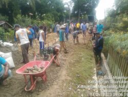 Gotong Royong Bersama Warga Desa Sido Makmur