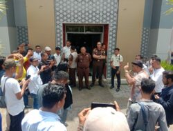 Pelaku Judi QQ di Kost- kosan, Lima Orang Terduga Diringkus Polisi Empat Diantaranya Emak-emak