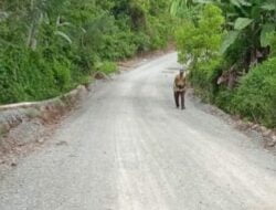 Jalan Penghubung di Desa Sanggaran Agung Sudah Diperbaiki Dengan di Timbun