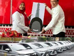 Wali Kota Bandar Lampung Eva Dwiana Serahkan Bantuan Kendaraan Operasional Kepada Sembilan Ormas Keagamaan.