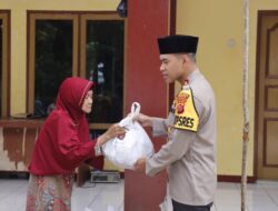 Dalam Kegiatan Jumat Curhat, Kapolres Banjar Menggelar Jumat Berkah Bakti Sosial