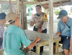 Pendekatan Humanis Bhabinkamtibmas Polsek Kotarih Duduk Bersama Warga Sampaikan Edukasi Imbauan Kamtibmas