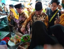 H. SUPYAN, HK KETUA DPRD KALSEL TURUT HADIR DAMPINGI GUBERNUR BUKA PASAR WADAI