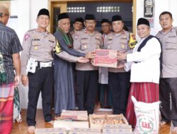 Dalam Kegiatan Jumat Curhat, Polres Banjar Menggelar Jumat Berkah Bakti Sosial