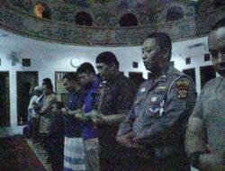 Polres Banjar Gelar Sholat Taraweh Bersama Masyarakat