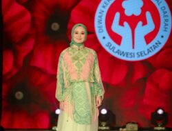 Bu Dokter Ulfah Tampil Memukau Pada Pergelaran Fashion Show