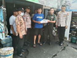 Koramil Simo Bagikan Zakat Untuk Warga Kurang Mampu