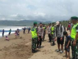 TNI-Polri Perketat Pengamanan di Destinasi Wisata Pantai di Trenggalek