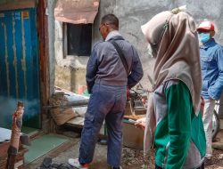 Basmi Sarang Nyamuk, Babinsa Kelurahan Pasar Kliwon Bersama Dinas Kesehatan Laksanakan Foging