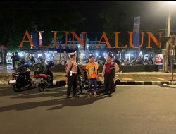 Patroli Polsek Banjar Berikan Himbauan Kamtibmas pada Petugas Parkir, Cegah Curanmor