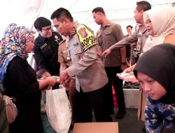 Cegah Stunting, Polresta Bandung Bagikan Ribuan Makan Siang, Susu Gratis dan Sembako