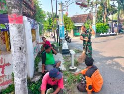 Wujudkan Lingkungan Bersih Dan Rapi, Danramil 03/Serengan Pimpin Anggotanya Kerja Bakti Bersama Warga