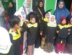 WISUDA ANAK TK YAYASAN ASSALAMAH HASANAH KAMPUNG 5 KEC. MARGO TABIR KAB. MERANGIN DIGELAR HARI INI DIBAWAH PIMPINAN KHASANATUN KEPALA SEKOLAH