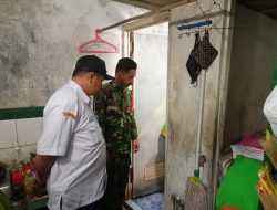 Cegah Demam Berdarah, Babinsa Pucangsawit Bersama Kader Jumantik Laksanakan Pemberantasan Sarang Nyamuk