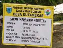 DESA KUTA MEKAR MEMBANGUN JALAN RABAT BETON.