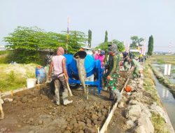 Kejar Target, Satgas TMMD Ke 120 Kodim 0726/Sukoharjo Dan Warga Kebut Pengecoran Jalan