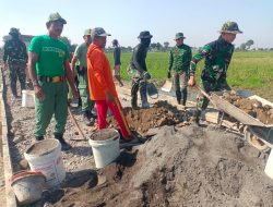 Keterlibatan serta Soliditas Unsur Linmas Desa Wirun Menambah Semangat Anggota Satgas TMMD