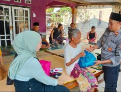 Polsek Prabarda Berikan Bantuan Paket Sembako Dan Layanan Pengobatan Gratis Bagi Lansia