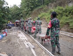 Unik & Menarik, Tertib Antrian Angkong Saat Pengecoran Tetap Rapi